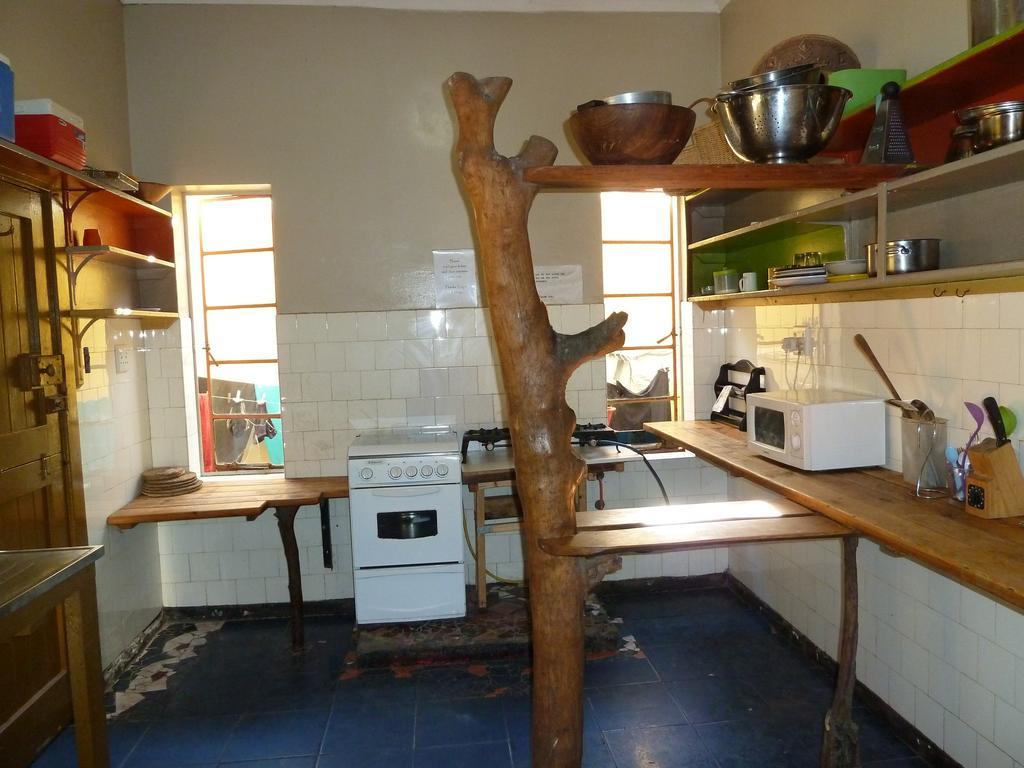 A Pousada Jungle Monkey Backpackers Port Saint Johnʼs Exterior foto